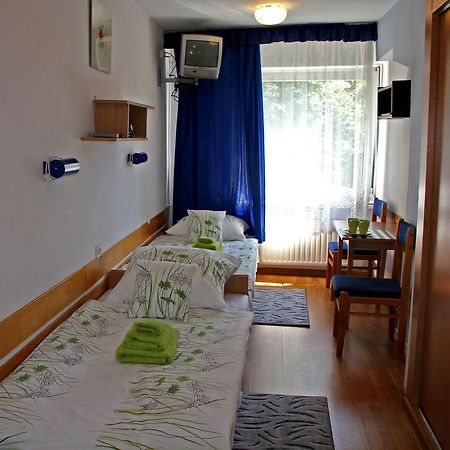 Hotel Mistia Krasków Oda fotoğraf
